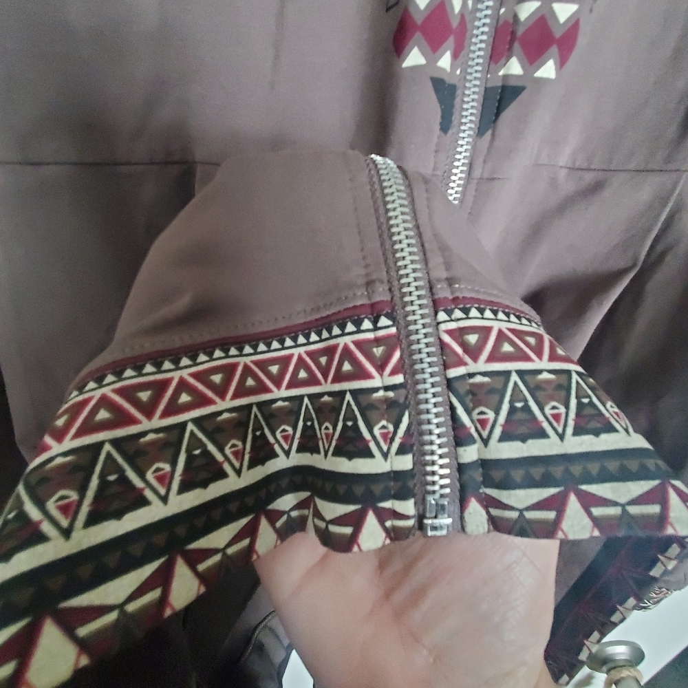 MONROE AND MAIN AZTEC SOUTHWEST XL HOODED JACKET. - Picture 5 of 10